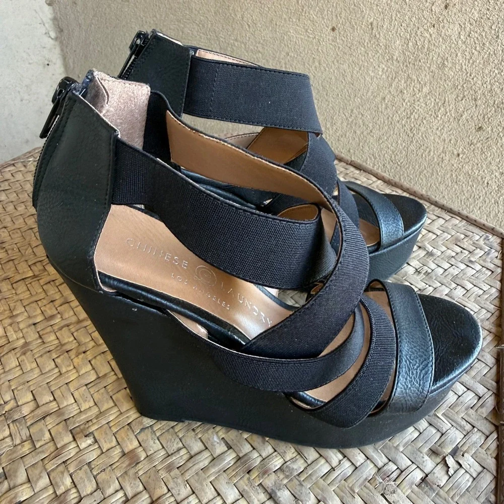 Chinese Laundry Womens Black Strappy Platform Wedge Sandals Size 6M Rear Zip